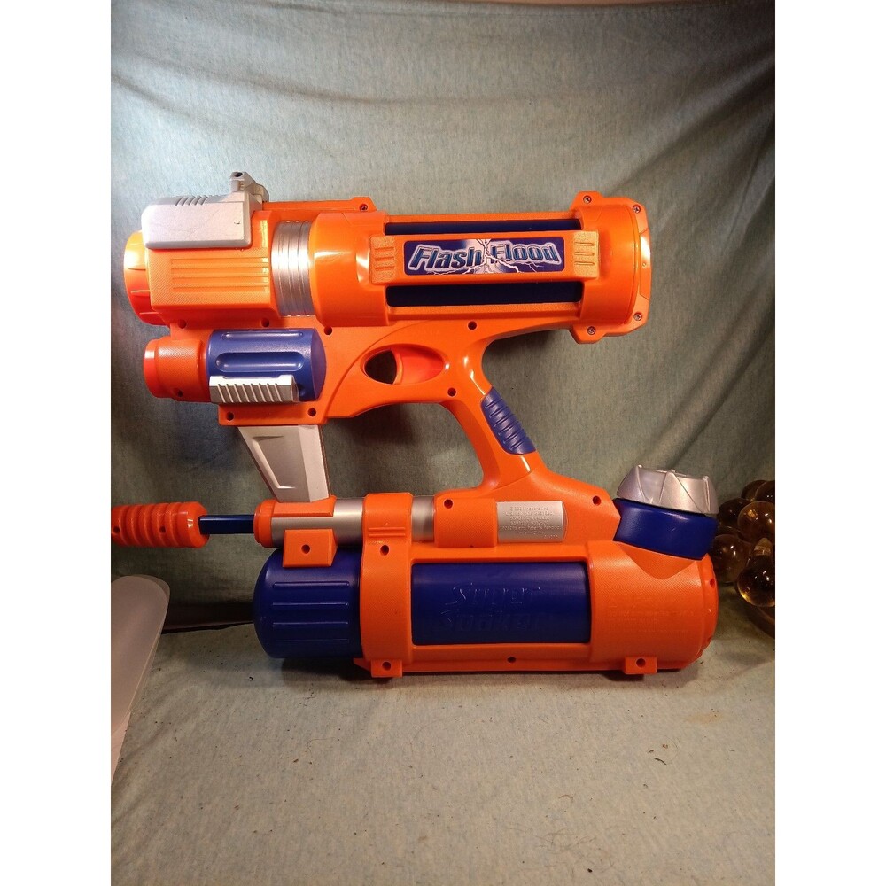 Hasbro 2004 Flash Flood Super Soaker Tested - Picture 2 of 3
